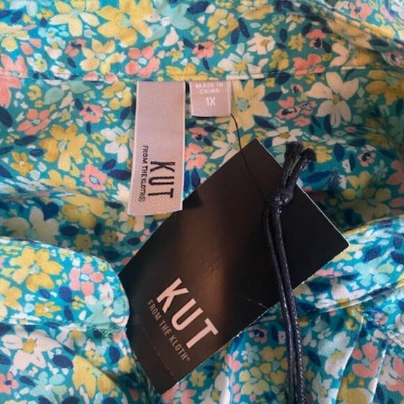 Kut from the Kloth Sharay Green Floral Peasant smocked cuffs blouse, size 1X - Picture 5 of 6